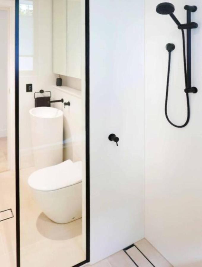 Modern 1Br Abode With Courtyard Steps To The Beach Сідней Екстер'єр фото